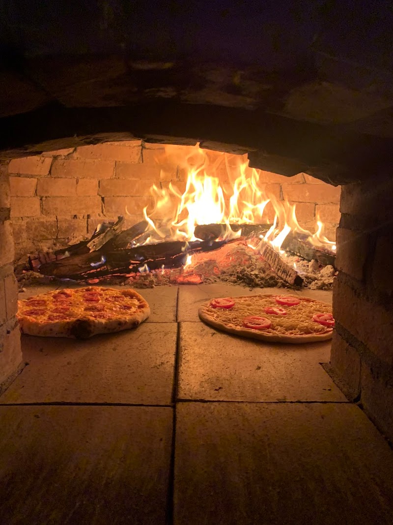 Pizzeria Madera — interior and food photo 2