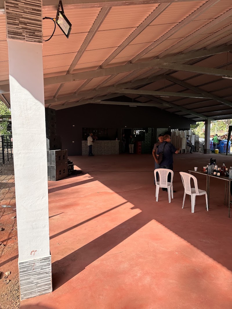Centro Recreativo Jake — interior and food photo 2